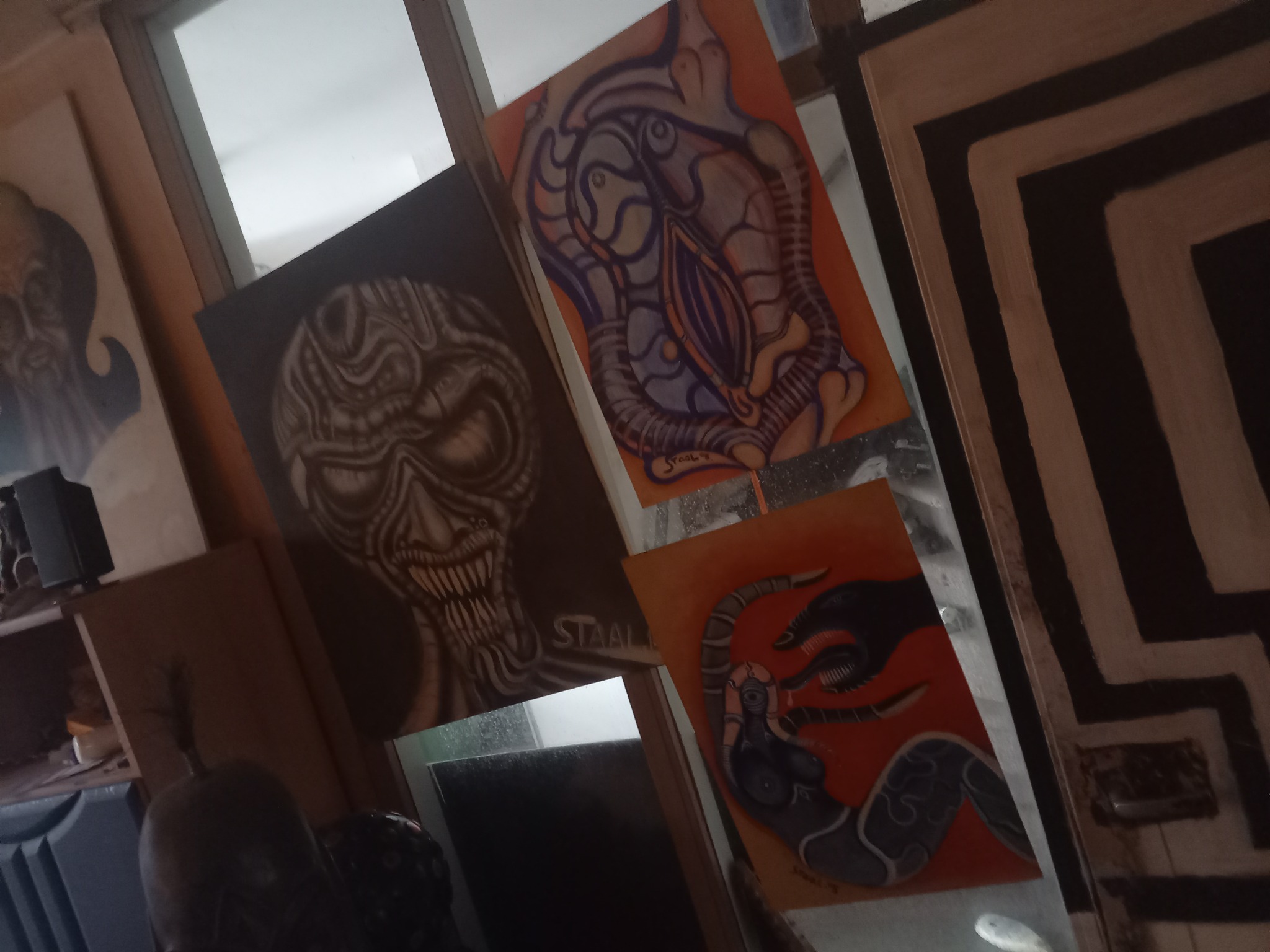 Biomechanische schedel painting in de studio